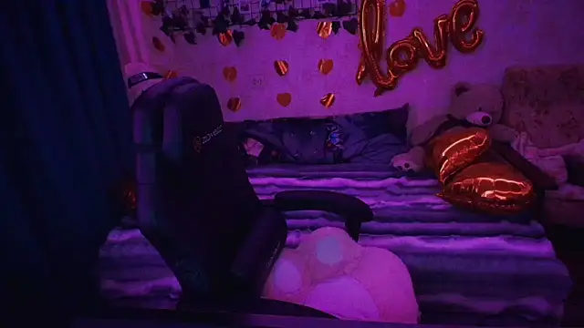 AlisiaRose online show from March 4, 1:01 am