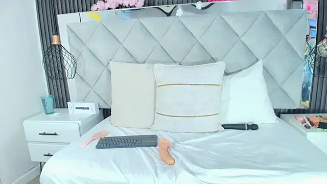 Sara Channel01 online show from April 15, 11:55 am