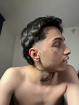 itselladoll online show from February 7, 6:28 am