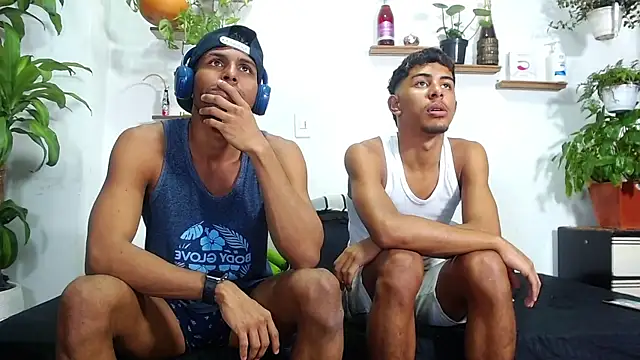 Interracial Snow Bunny online show from March 5, 11:11 pm