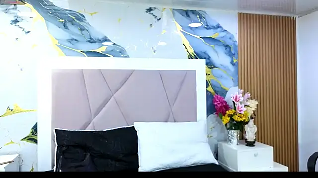 Sienna Desiree online show from April 15, 7:58 pm