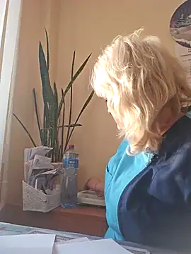 AliceStar333 online show from January 16, 6:42 am