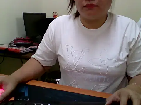 Sarah no land online show from April 9, 3:09 am