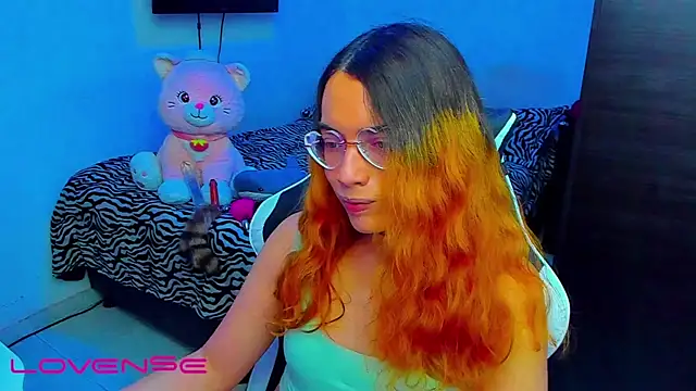 lillykittyyy online show from April 18, 3:20 am