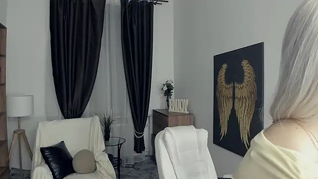 KristalCrowner online show from February 21, 7:47 pm