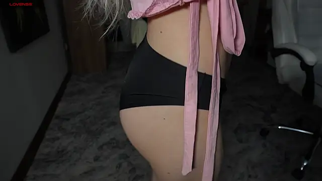 KristalCrowner online show from April 17, 9:50 pm