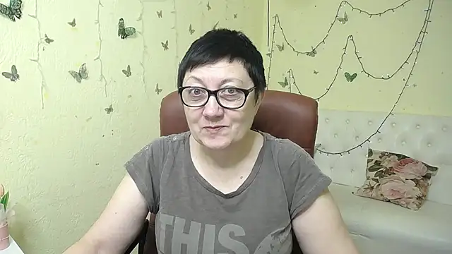 EmilyL0ve online show from March 21, 6:18 am