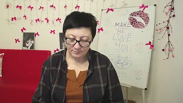 EmilyL0ve online show from February 26, 7:57 pm