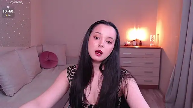 lia hetty online show from April 15, 3:34 pm