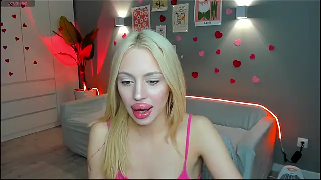 Luna Beverly online show from February 12, 8:54 pm