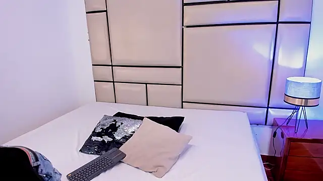 alejandra loppez online show from February 2, 7:35 pm