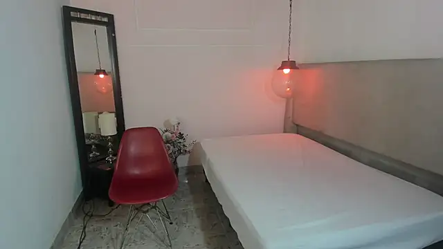 ZoeFox5 online show from February 8, 11:47 am