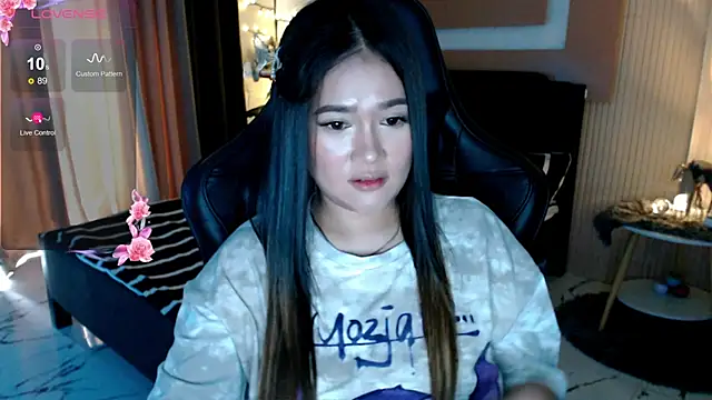 simplykhate online show from February 6, 1:42 am