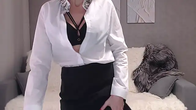 Miss RedFoxy online show from April 13, 3:30 am