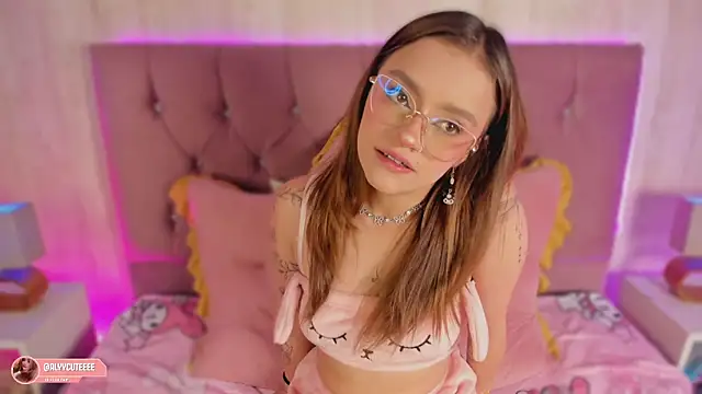 alyy cut3 online show from April 13, 9:04 pm