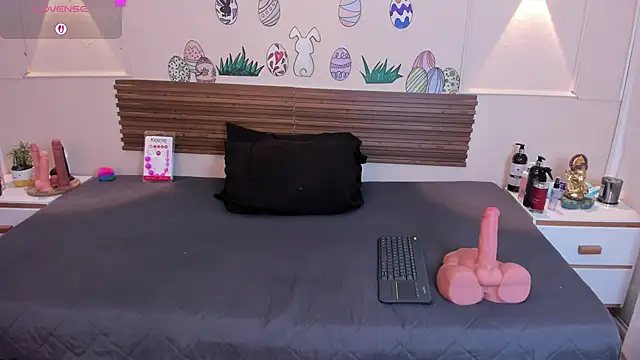 mia gold  online show from April 4, 7:23 pm