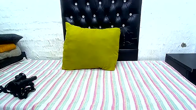 SWEET MELONSxxx online show from March 2, 4:45 am