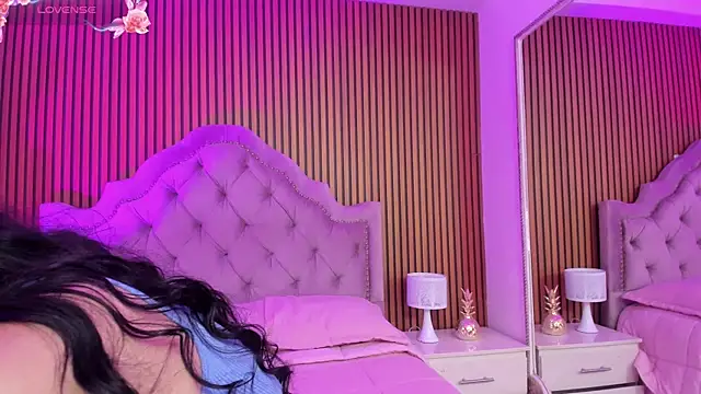 Violett hott  online show from April 1, 12:28 pm