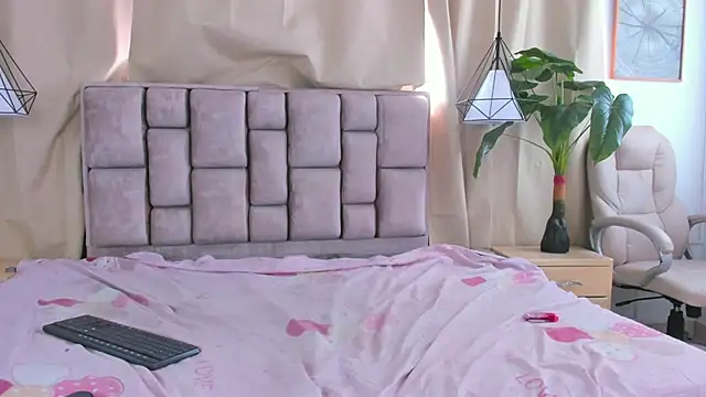 scarlettjohnson  online show from June 23, 8:18 pm