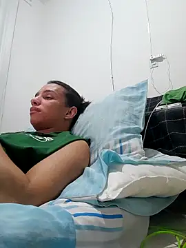 ofjuliaa online show from March 23, 5:13 am