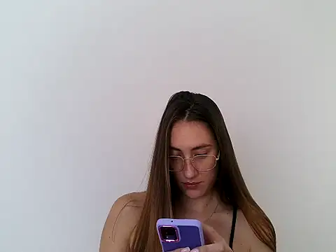 Noracherry online show from March 1, 3:12 pm