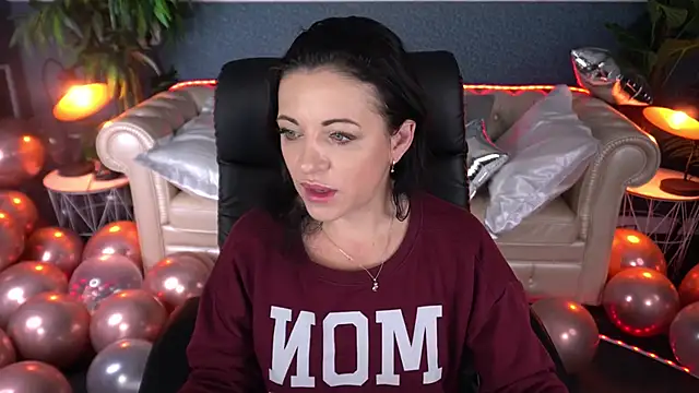 Dafni Monn online show from February 3, 6:40 am