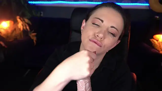 Dafni Monn online show from November 28, 1:47 pm