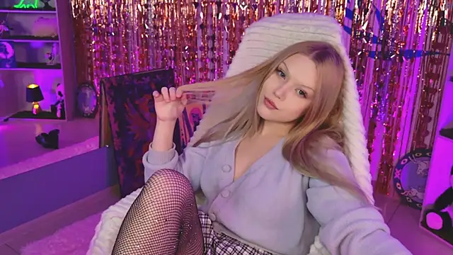 ChloeWhite online show from February 26, 9:30 am