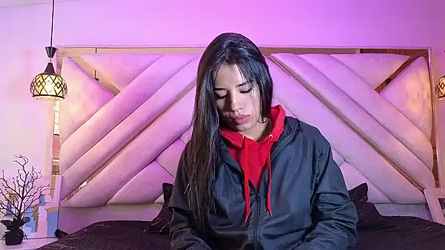 zoevg online show from March 21, 12:43 pm