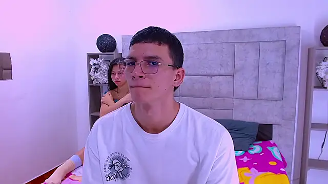 Sophi and Jack online show from February 18, 4:00 am