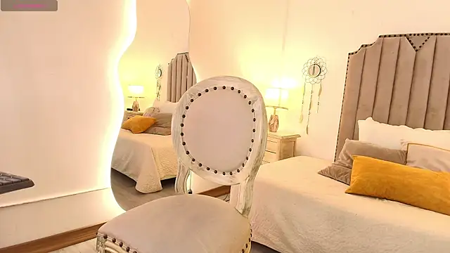 kimberly colle7 online show from April 16, 1:17 am