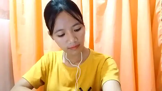 HeleneAly online show from January 12, 1:49 pm