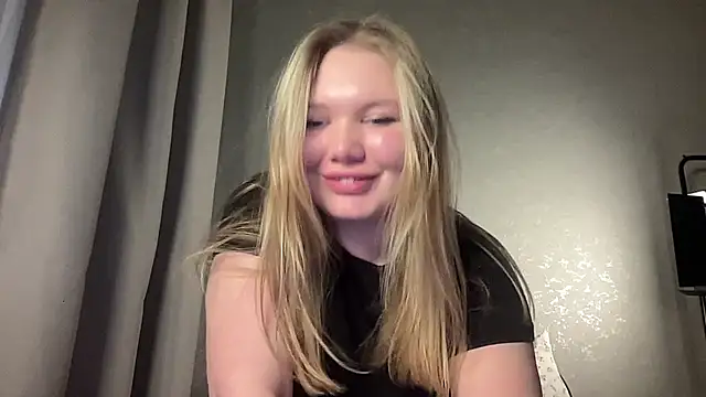 cutiejulie  online show from February 16, 3:06 am