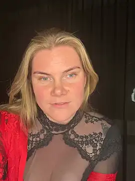 SexyBlondJoanna online show from January 18, 8:49 pm