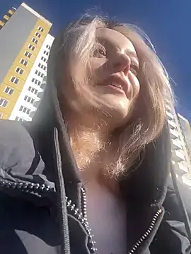 aka Blonde online show from April 1, 8:26 am