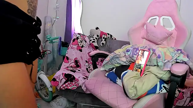 jenniferbodys online show from April 11, 6:55 pm