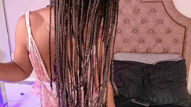 NicolVegaa online show from April 10, 1:06 pm