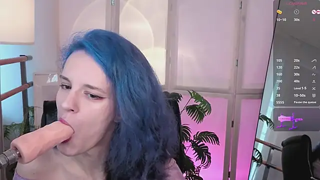 AuraLaunni online show from February 18, 7:18 am