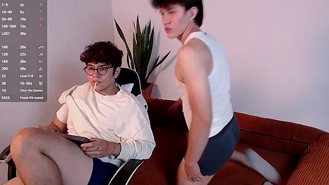 DarrenColleen online show from February 8, 3:10 am