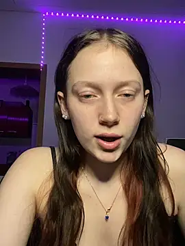 YoungLisaa18 online show from February 16, 7:58 pm