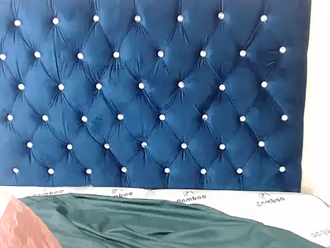 Cutebootyxx online show from April 10, 8:15 pm