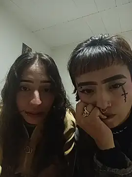 AlexxaAndRileyy online show from April 21, 2:26 am