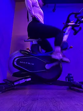 Pretty  Milf online show from March 3, 3:07 pm