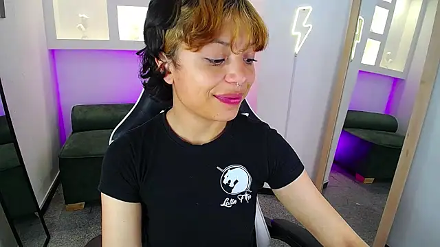 melodyy as online show from April 8, 12:40 pm