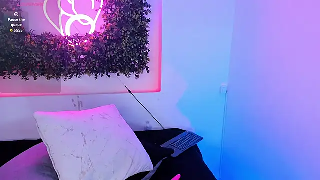 Itzel Geneva online show from February 7, 5:17 pm