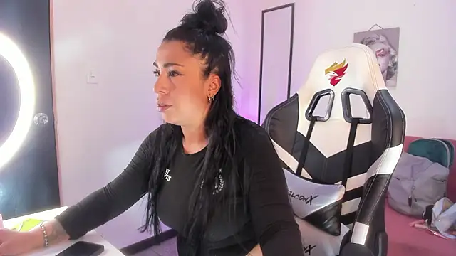 Xiomara as online show from February 7, 1:04 pm