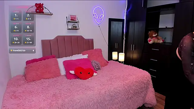 Nina curves online show from February 26, 7:57 pm