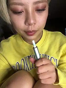 BADBITCHISAKI online show from April 16, 1:22 pm