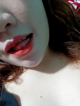 lylinhjim online show from February 2, 4:22 am