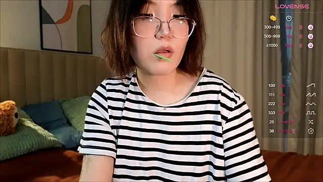 nullgirl online show from February 20, 2:10 am